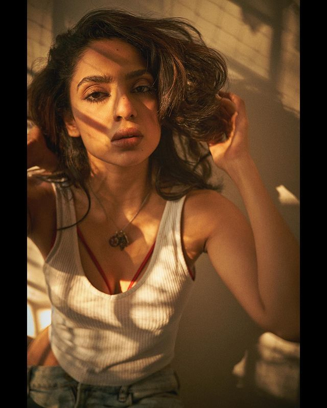 Steamy Looks Of Staggering Sobitha Dhulipala